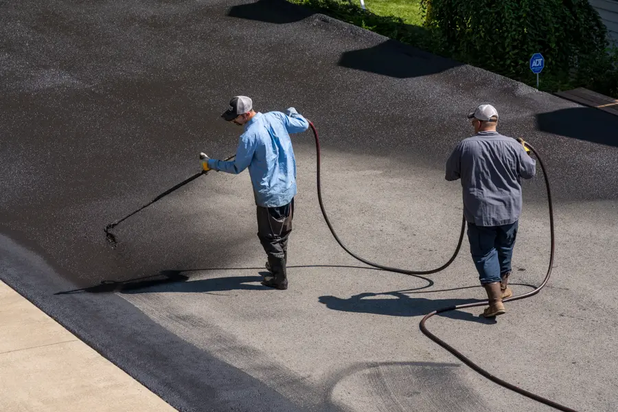 How to Sealcoat a Driveway Chicago, IL